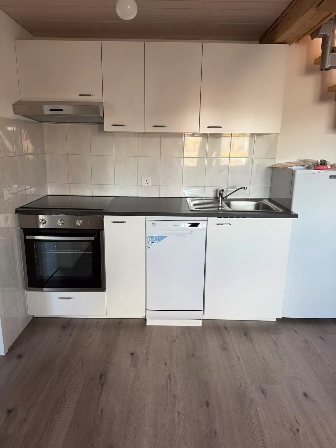 Moderne 3-Zimmer-Duplexwohnung mit Terrasse, Galerie & Klimaanlage an der Langstrasse